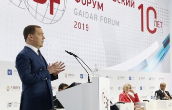 Медведев предложил к февралю 2020 года снять избыточные требования к бизнесу